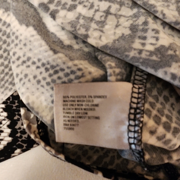 Worthington Snake Print Half Puff Sleeve Stretchy Blouse Size M - Picture 7 of 9